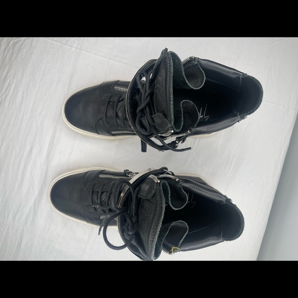 Worn Giuseppe black sneakers - Picture 3 of 5